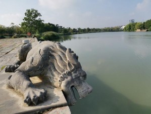 卫老与淑蓉在船上避水，竟意外发现神奇避水丸